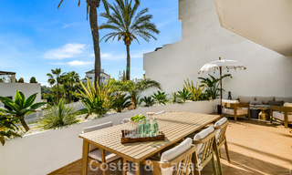 Apartamento contemporáneo y renovado listo para entrar a vivir en venta en Nueva Andalucía, Marbella 798891 