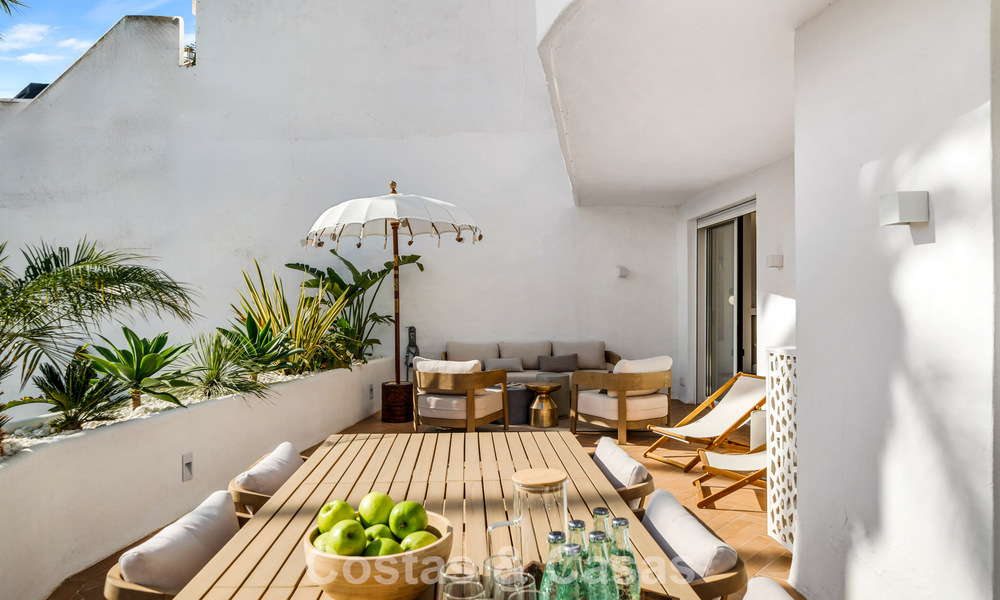 Apartamento contemporáneo y renovado listo para entrar a vivir en venta en Nueva Andalucía, Marbella 798892