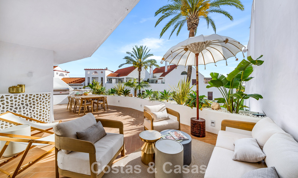 Apartamento contemporáneo y renovado listo para entrar a vivir en venta en Nueva Andalucía, Marbella 798894