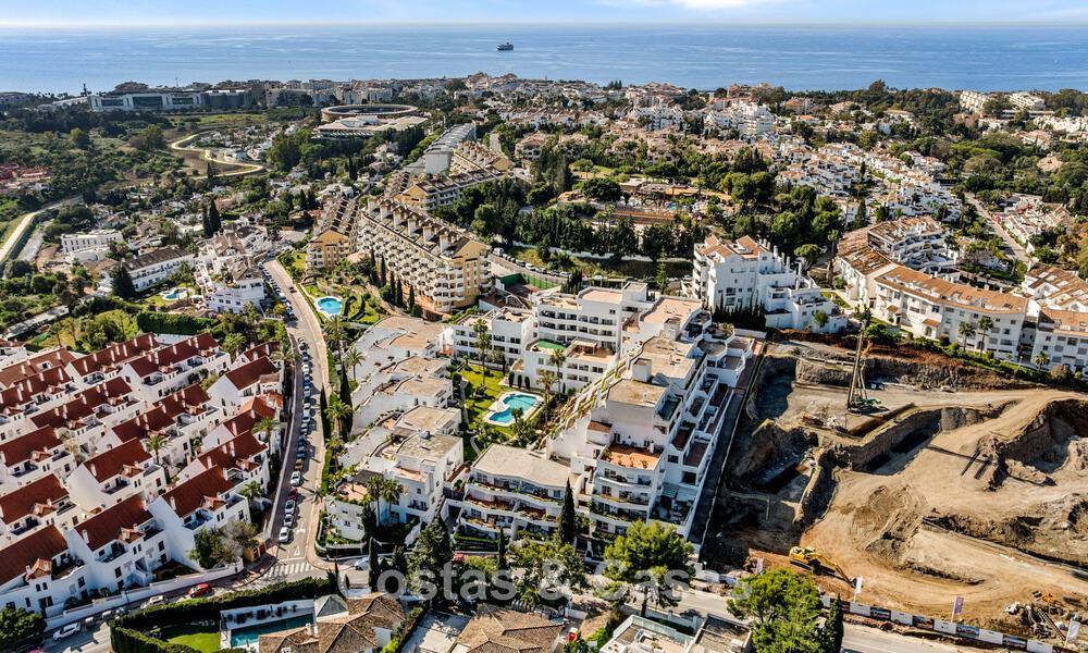 Apartamento contemporáneo y renovado listo para entrar a vivir en venta en Nueva Andalucía, Marbella 798897