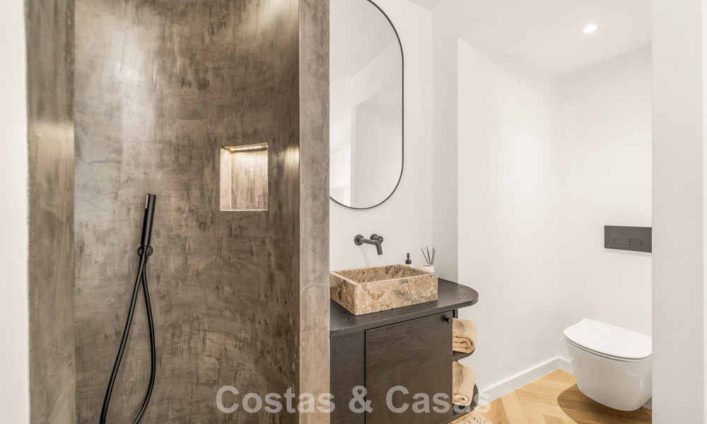 Apartamento contemporáneo y renovado listo para entrar a vivir en venta en Nueva Andalucía, Marbella 798899