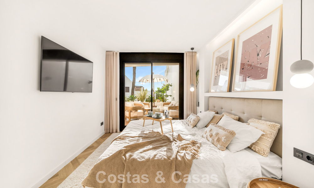 Apartamento contemporáneo y renovado listo para entrar a vivir en venta en Nueva Andalucía, Marbella 798900