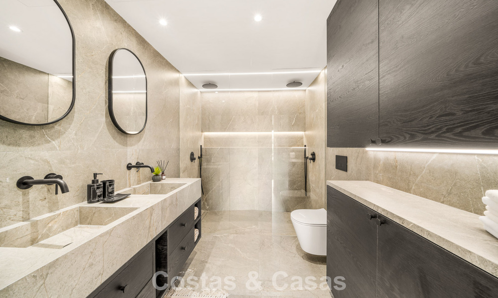 Apartamento contemporáneo y renovado listo para entrar a vivir en venta en Nueva Andalucía, Marbella 798902