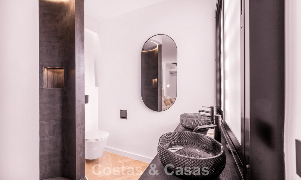 Apartamento contemporáneo y renovado listo para entrar a vivir en venta en Nueva Andalucía, Marbella 798904