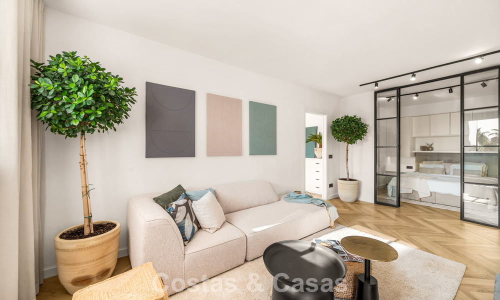 Apartamento contemporáneo y renovado listo para entrar a vivir en venta en Nueva Andalucía, Marbella 798908