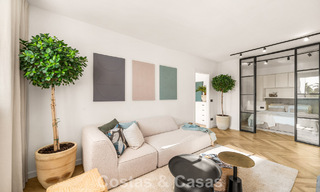 Apartamento contemporáneo y renovado listo para entrar a vivir en venta en Nueva Andalucía, Marbella 798908 