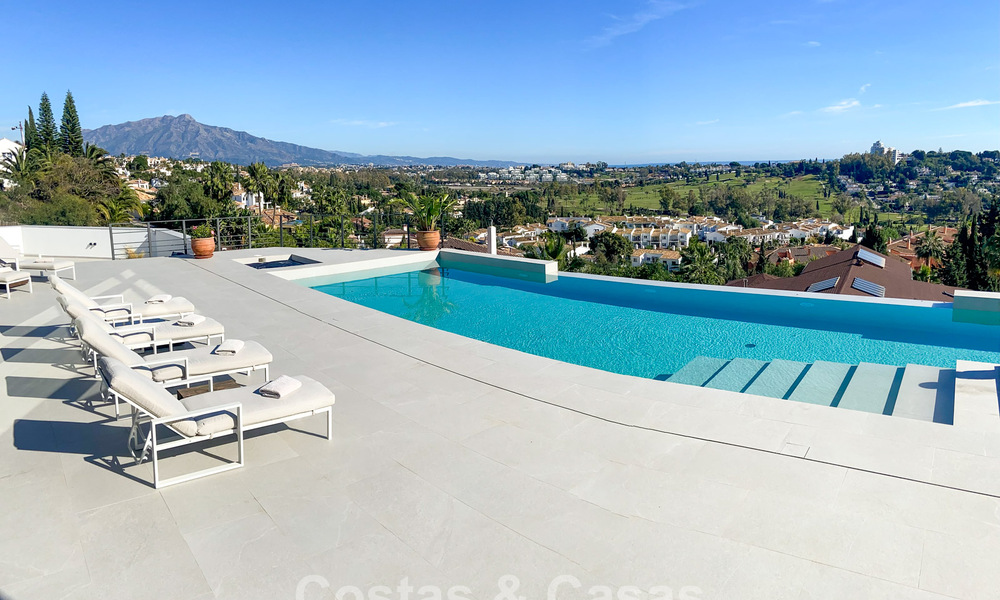 Villa de lujo avanzada con vistas panorámicas al mar en venta en las colinas de Marbella - Benahavís 798929