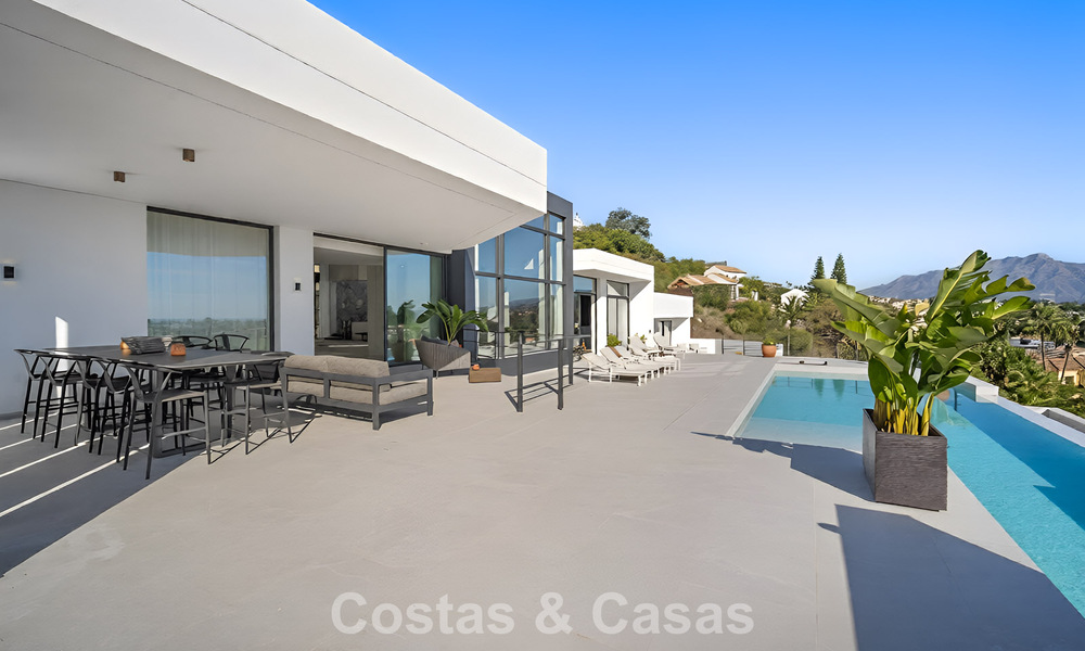 Villa de lujo avanzada con vistas panorámicas al mar en venta en las colinas de Marbella - Benahavís 798941
