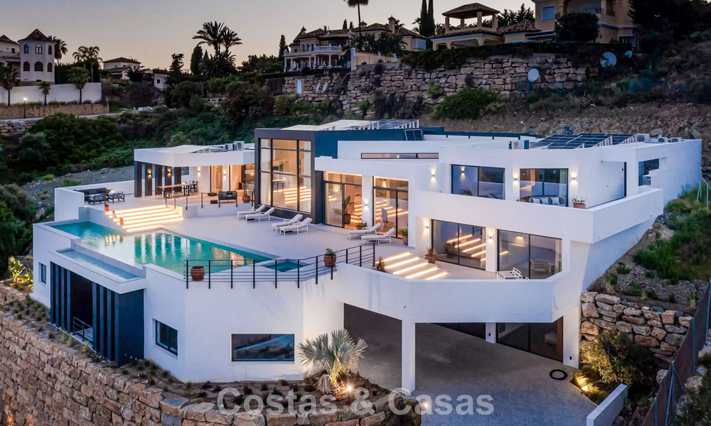 Villa de lujo avanzada con vistas panorámicas al mar en venta en las colinas de Marbella - Benahavís 798944