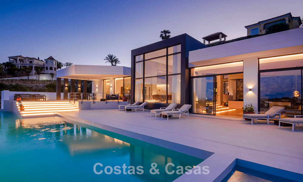 Villa de lujo avanzada con vistas panorámicas al mar en venta en las colinas de Marbella - Benahavís 798945