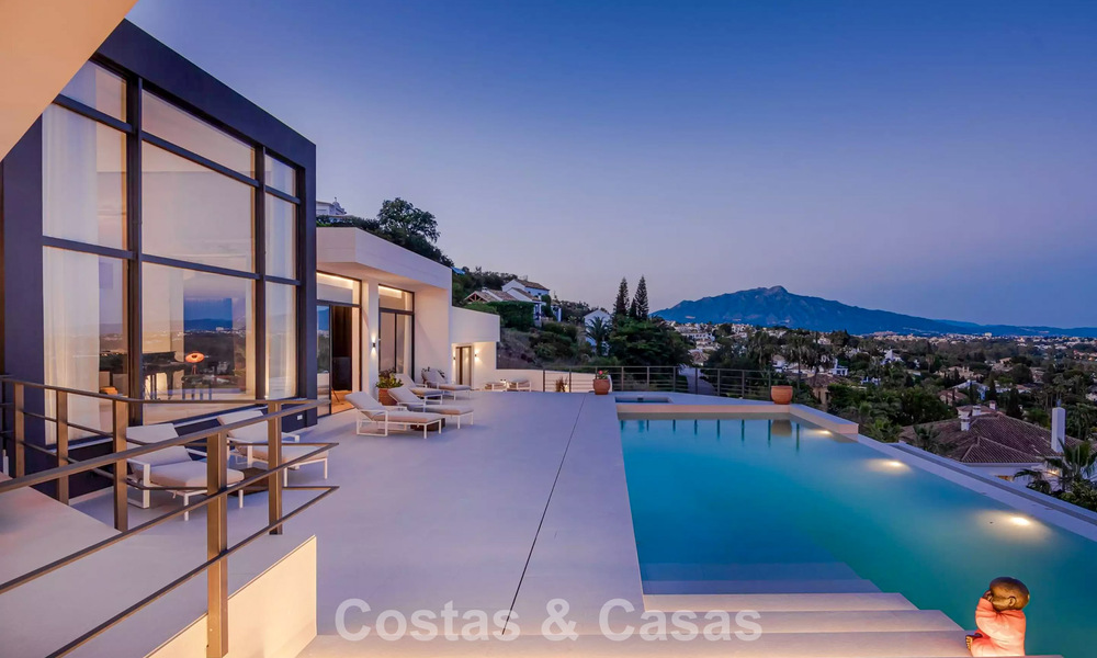 Villa de lujo avanzada con vistas panorámicas al mar en venta en las colinas de Marbella - Benahavís 798947