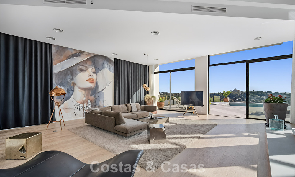 Villa de lujo avanzada con vistas panorámicas al mar en venta en las colinas de Marbella - Benahavís 798958