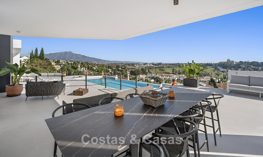 Villa de lujo avanzada con vistas panorámicas al mar en venta en las colinas de Marbella - Benahavís 798959