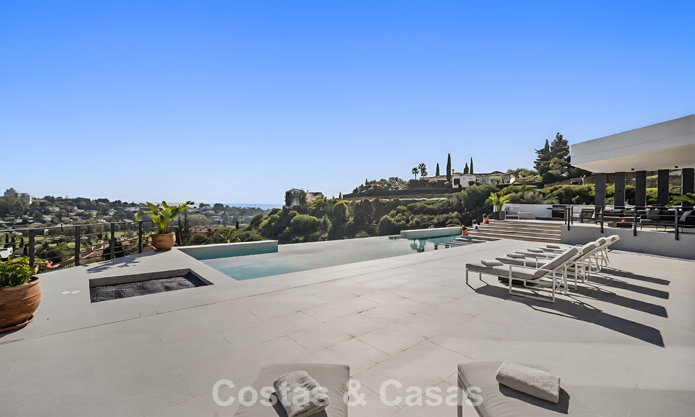 Villa de lujo avanzada con vistas panorámicas al mar en venta en las colinas de Marbella - Benahavís 798967