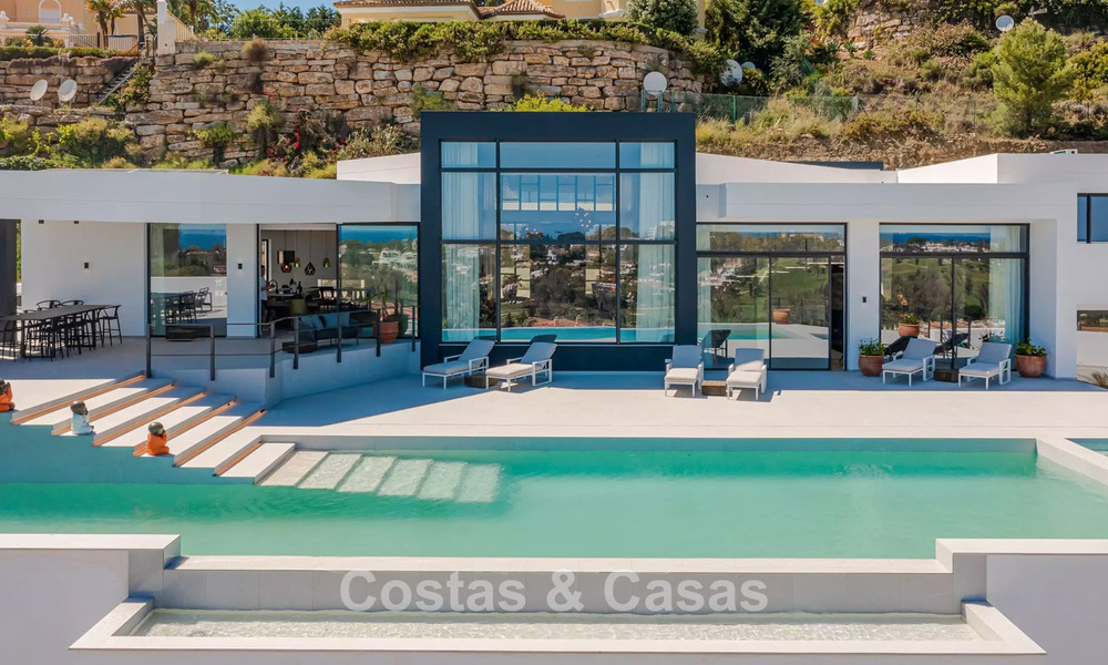 Villa de lujo avanzada con vistas panorámicas al mar en venta en las colinas de Marbella - Benahavís 798972