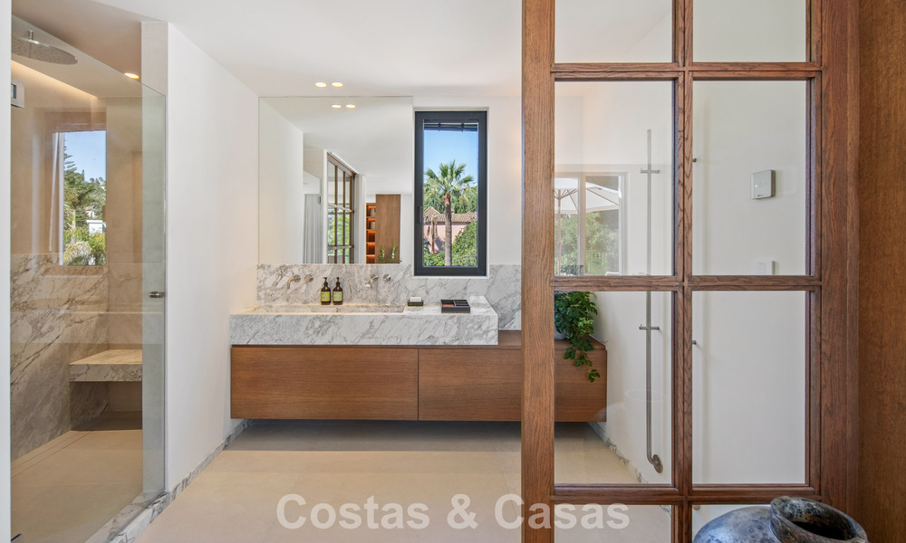 Villa mediterránea contemporánea llave en mano en venta, junto al campo de golf Las Brisas en Nueva Andalucía, Marbella 799109