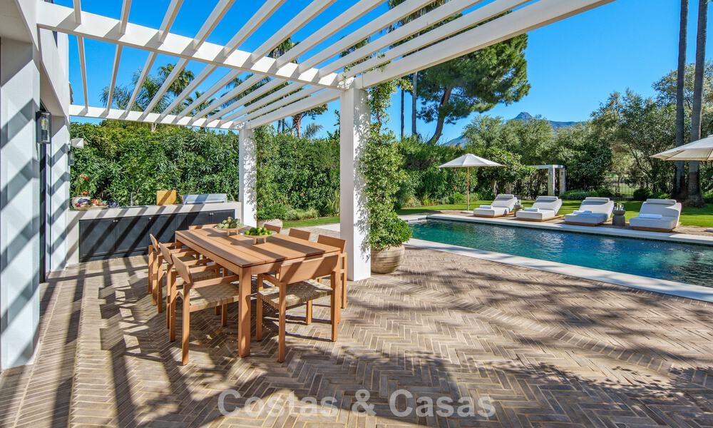 Villa mediterránea contemporánea llave en mano en venta, junto al campo de golf Las Brisas en Nueva Andalucía, Marbella 799119