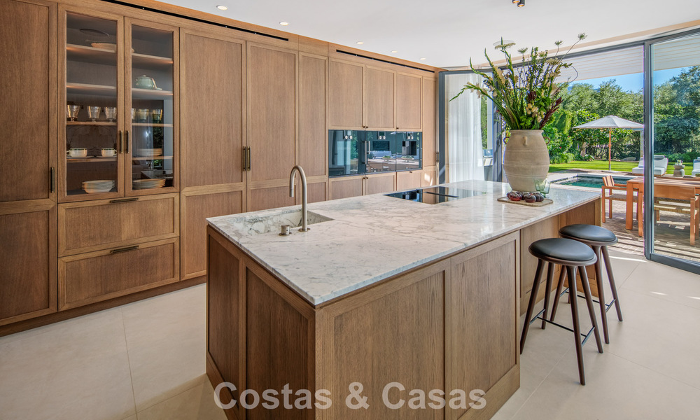 Villa mediterránea contemporánea llave en mano en venta, junto al campo de golf Las Brisas en Nueva Andalucía, Marbella 799134