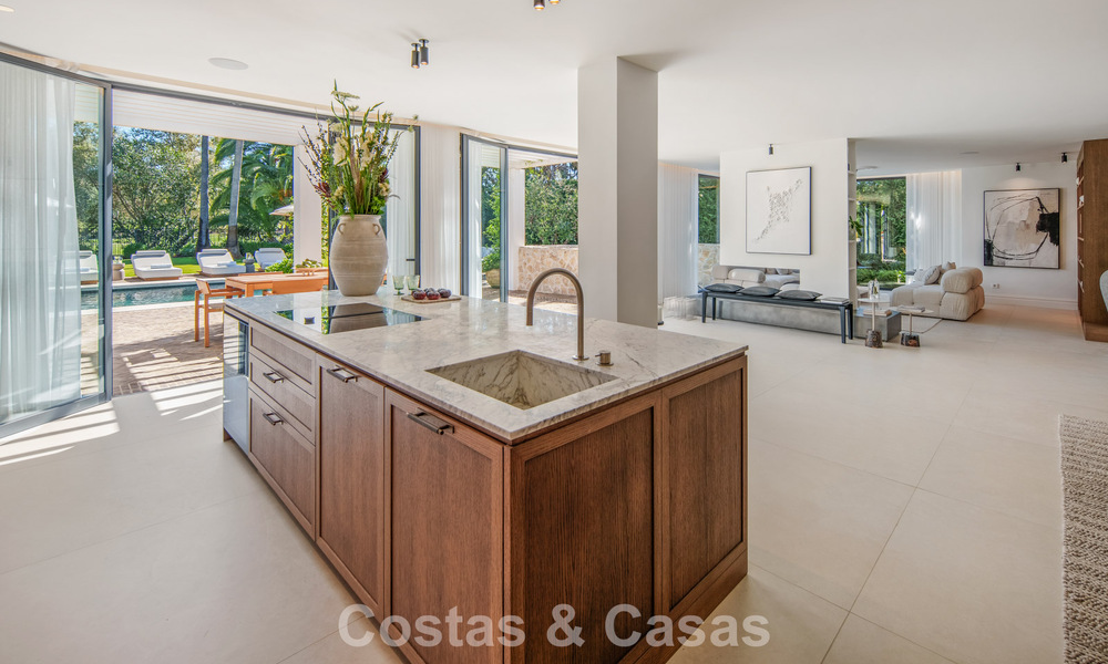 Villa mediterránea contemporánea llave en mano en venta, junto al campo de golf Las Brisas en Nueva Andalucía, Marbella 799135