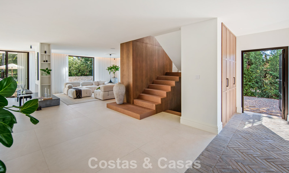 Villa mediterránea contemporánea llave en mano en venta, junto al campo de golf Las Brisas en Nueva Andalucía, Marbella 799143