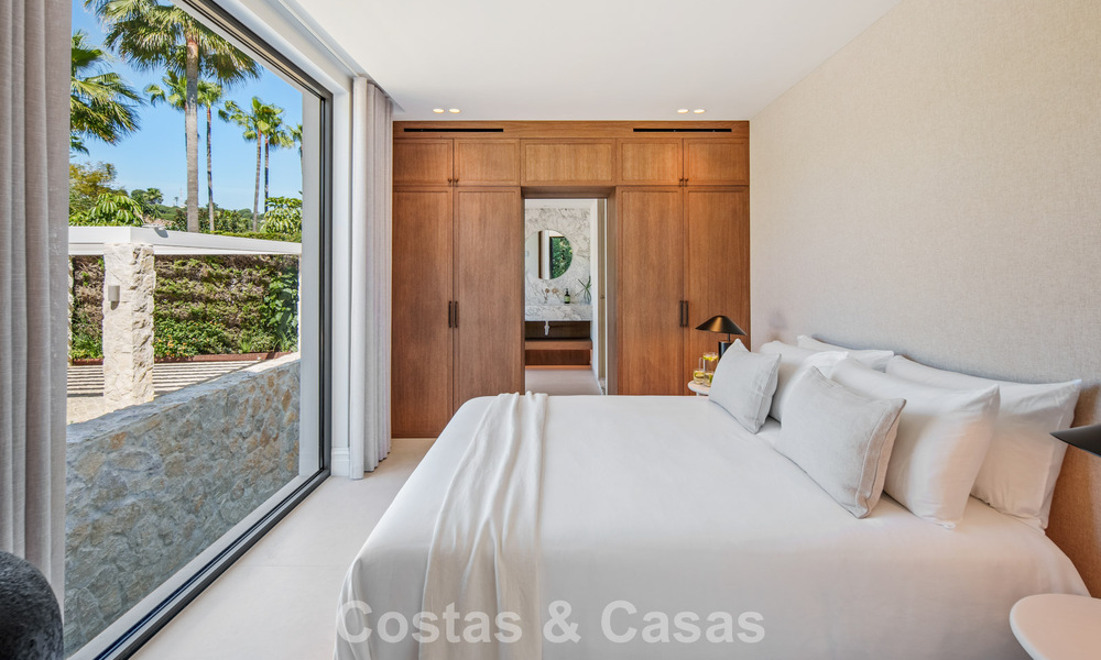 Villa mediterránea contemporánea llave en mano en venta, junto al campo de golf Las Brisas en Nueva Andalucía, Marbella 799144