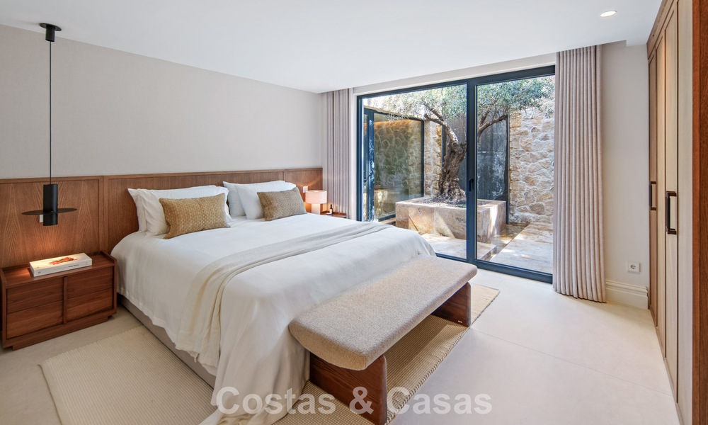 Villa mediterránea contemporánea llave en mano en venta, junto al campo de golf Las Brisas en Nueva Andalucía, Marbella 799154