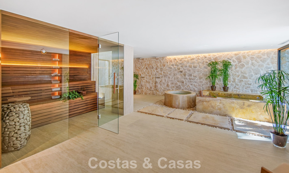 Villa mediterránea contemporánea llave en mano en venta, junto al campo de golf Las Brisas en Nueva Andalucía, Marbella 799158