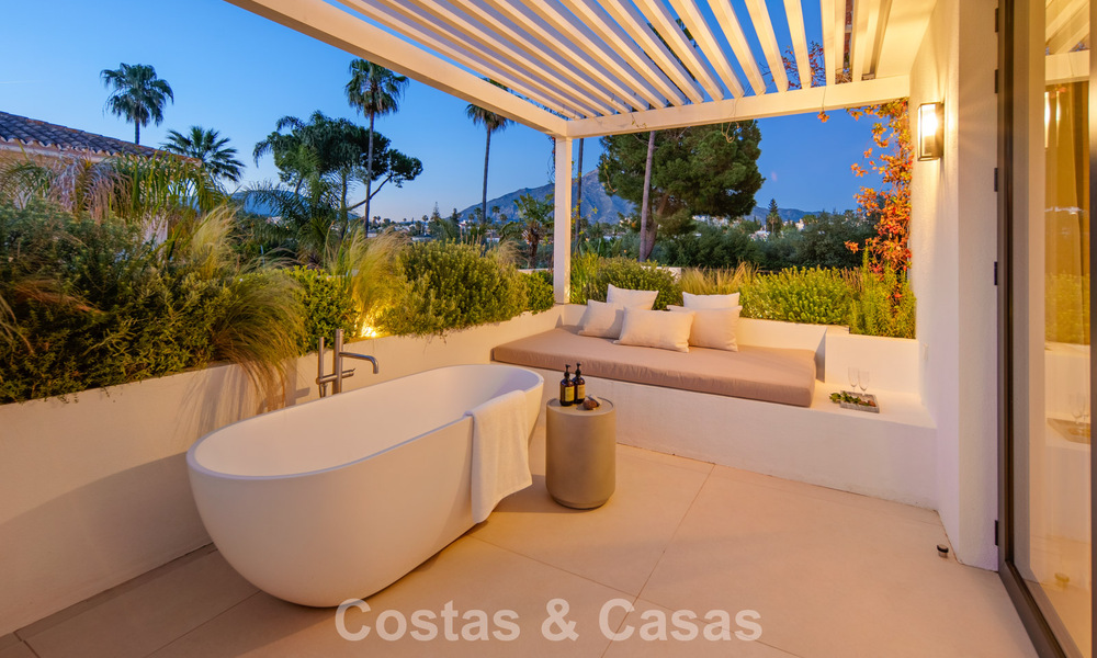 Villa mediterránea contemporánea llave en mano en venta, junto al campo de golf Las Brisas en Nueva Andalucía, Marbella 799181