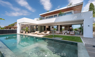 Villa de alta gama junto a la playa con terraza solárium y jacuzzi con vistas al mar en venta al este del centro de Marbella 799188 
