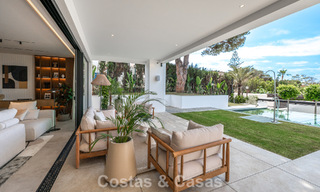 Villa de alta gama junto a la playa con terraza solárium y jacuzzi con vistas al mar en venta al este del centro de Marbella 799192 