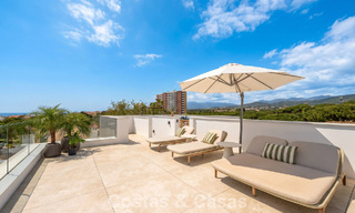 Villa de alta gama junto a la playa con terraza solárium y jacuzzi con vistas al mar en venta al este del centro de Marbella 799197 