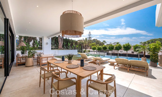 Villa de alta gama junto a la playa con terraza solárium y jacuzzi con vistas al mar en venta al este del centro de Marbella 799200 