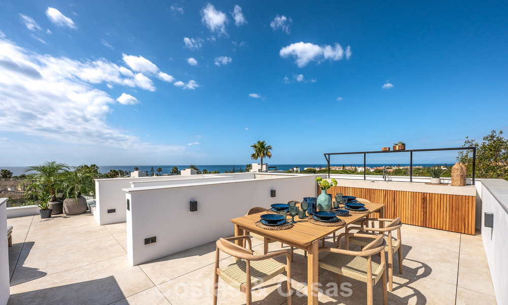 Villa de alta gama junto a la playa con terraza solárium y jacuzzi con vistas al mar en venta al este del centro de Marbella 799202
