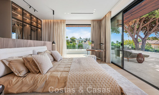Villa de alta gama junto a la playa con terraza solárium y jacuzzi con vistas al mar en venta al este del centro de Marbella 799209 