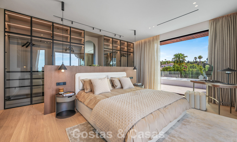 Villa de alta gama junto a la playa con terraza solárium y jacuzzi con vistas al mar en venta al este del centro de Marbella 799210