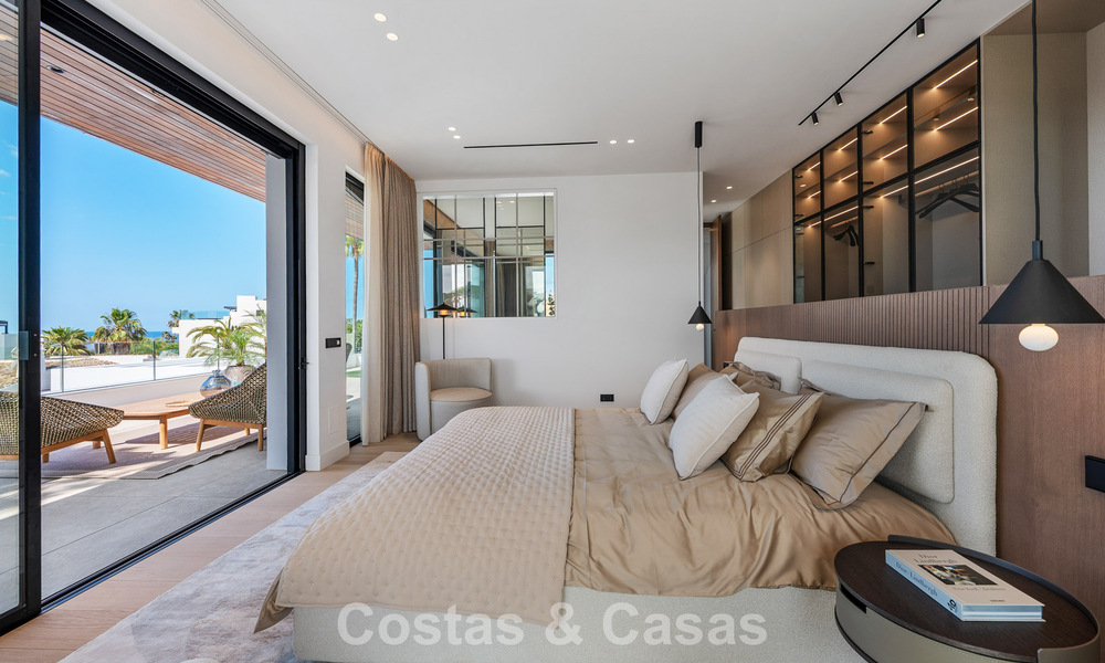 Villa de alta gama junto a la playa con terraza solárium y jacuzzi con vistas al mar en venta al este del centro de Marbella 799211