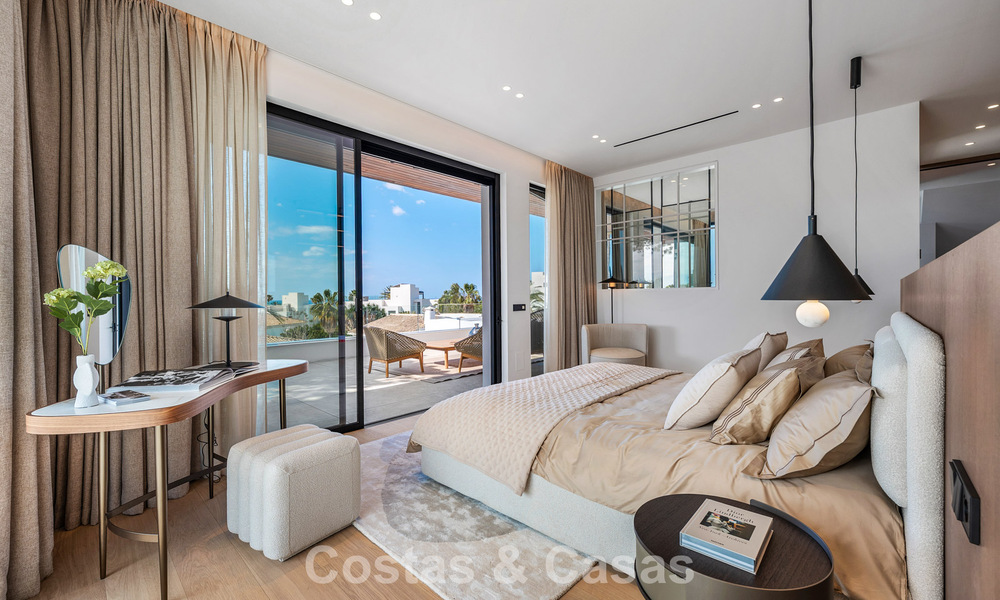 Villa de alta gama junto a la playa con terraza solárium y jacuzzi con vistas al mar en venta al este del centro de Marbella 799212