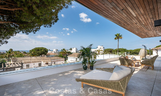 Villa de alta gama junto a la playa con terraza solárium y jacuzzi con vistas al mar en venta al este del centro de Marbella 799216 