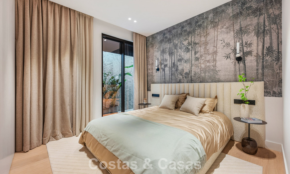 Villa de alta gama junto a la playa con terraza solárium y jacuzzi con vistas al mar en venta al este del centro de Marbella 799233