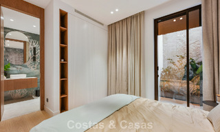 Villa de alta gama junto a la playa con terraza solárium y jacuzzi con vistas al mar en venta al este del centro de Marbella 799234 