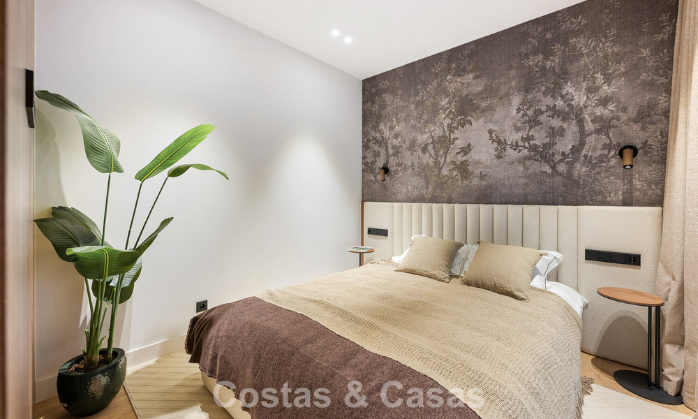 Villa de alta gama junto a la playa con terraza solárium y jacuzzi con vistas al mar en venta al este del centro de Marbella 799240