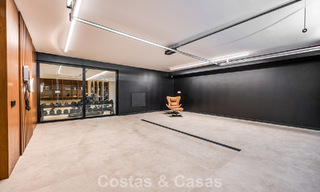 Villa de alta gama junto a la playa con terraza solárium y jacuzzi con vistas al mar en venta al este del centro de Marbella 799256 