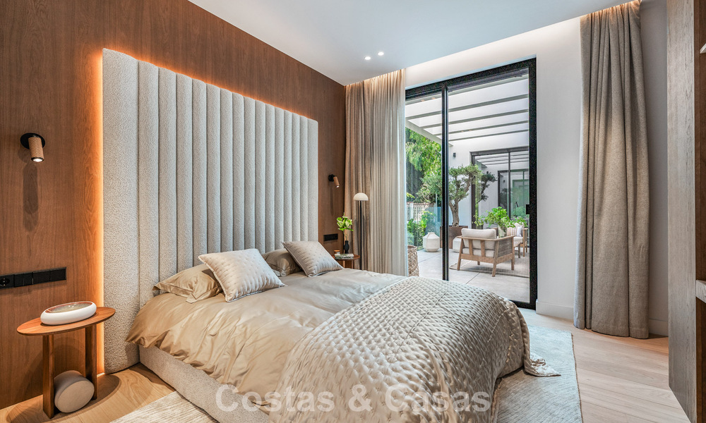 Villa de alta gama junto a la playa con terraza solárium y jacuzzi con vistas al mar en venta al este del centro de Marbella 799259