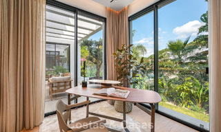 Villa de alta gama junto a la playa con terraza solárium y jacuzzi con vistas al mar en venta al este del centro de Marbella 799263 