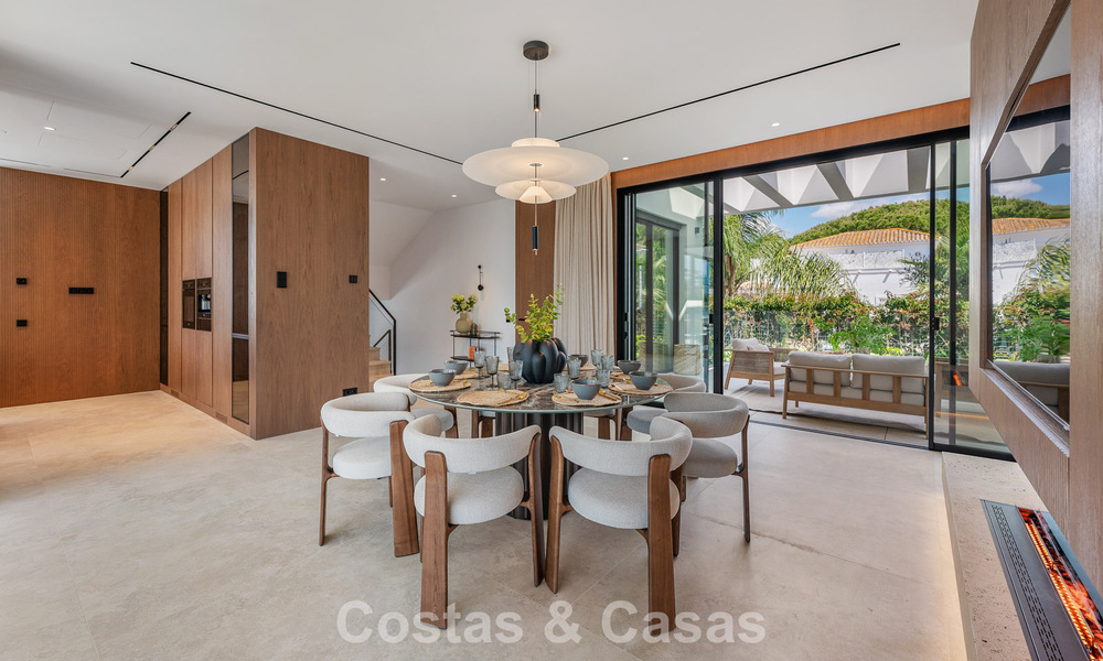 Villa de alta gama junto a la playa con terraza solárium y jacuzzi con vistas al mar en venta al este del centro de Marbella 799269