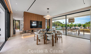 Villa de alta gama junto a la playa con terraza solárium y jacuzzi con vistas al mar en venta al este del centro de Marbella 799272 