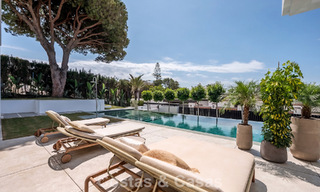 Villa de alta gama junto a la playa con terraza solárium y jacuzzi con vistas al mar en venta al este del centro de Marbella 799282 