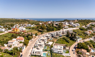 Villa moderna y lista para entrar a vivir en venta en una exclusiva zona de golf cerca del centro de Estepona 799453 