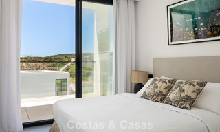 Villa moderna y lista para entrar a vivir en venta en una exclusiva zona de golf cerca del centro de Estepona 799461 
