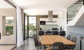 Villa moderna y lista para entrar a vivir en venta en una exclusiva zona de golf cerca del centro de Estepona 799469 